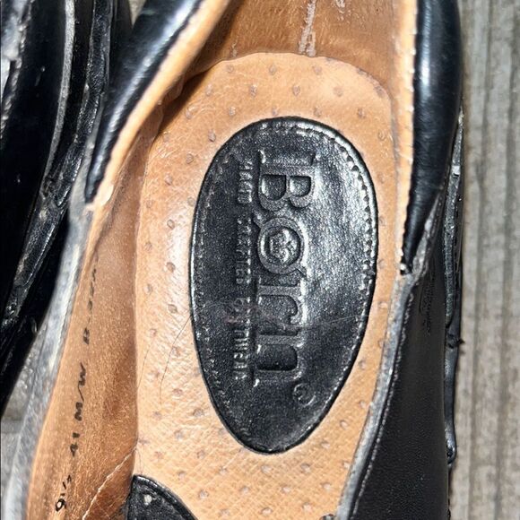 Born Black Leather comfortable Flats with Rounded Toe - Picture 4 of 4